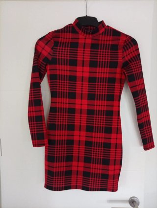 Vestido a cuadros rojo y negro