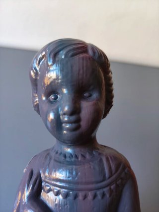 Muñeca de plástico vintage con conejito