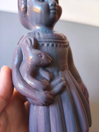 Muñeca de plástico vintage con conejito