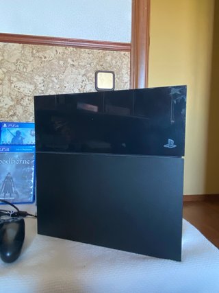 PS4 + 2 Controller + Giochi Esclusivi