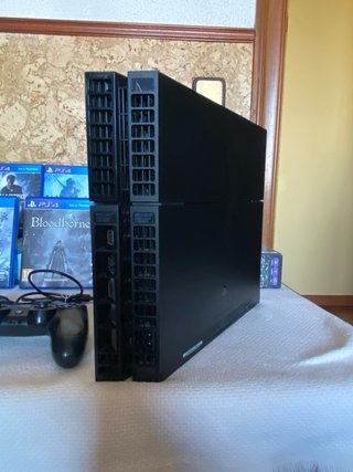 PS4 + 2 Controller + Giochi Esclusivi