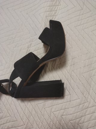 Zapatos de tacón negros