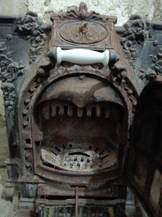 Estufa antigua hierro Salamandra