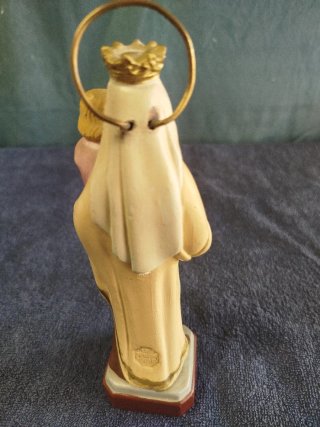 Antigua figura de la Virgen de Carmen. Olot.