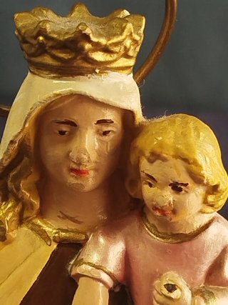 Antigua figura de la Virgen de Carmen. Olot.