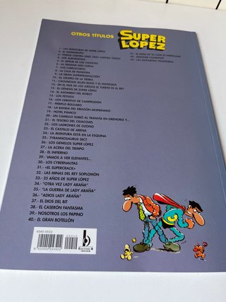 Superlopez. Al centro de la tierra