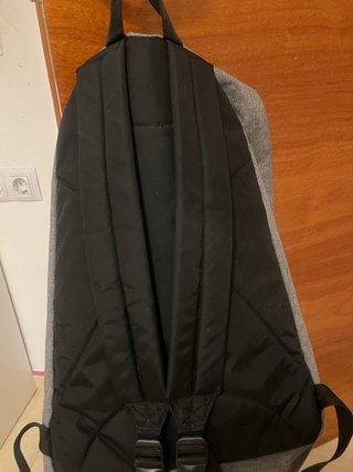 Mochila Eastpak Gris