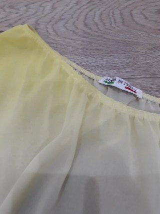 Blusa gasa con un hombro descubierto