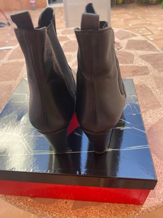 Botines de piel negros