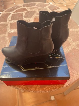 Botines de piel negros