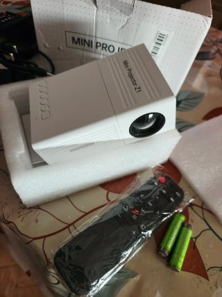 Mini proyector LED UNIC Z1 blanco