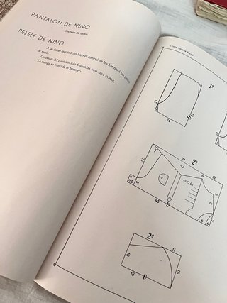 Antiguos libros de corte y confección.