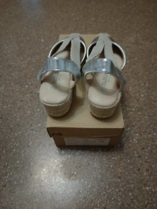 Sandalias plateadas estilo espadrille