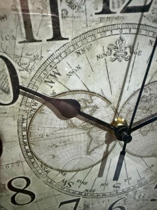Orologio Vintage Dorato con Quadrante Mappa