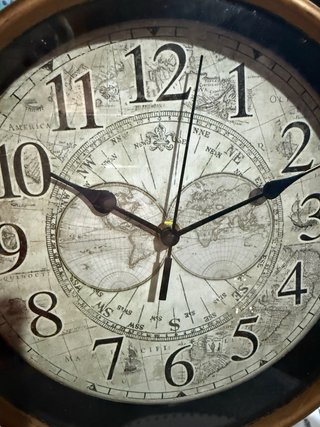 Orologio Vintage Dorato con Quadrante Mappa