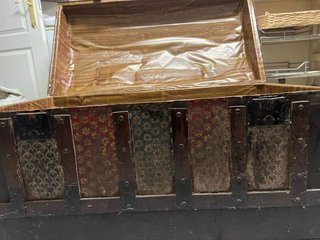 Baúl antiguo madera maciza herrajes originales