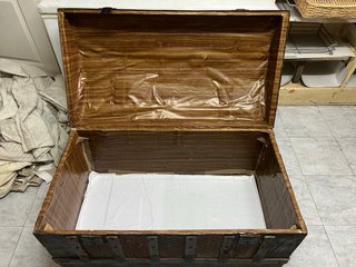 Baúl antiguo madera maciza herrajes originales