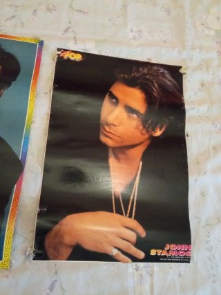 Pósters Johnny Deep y John Stamos
