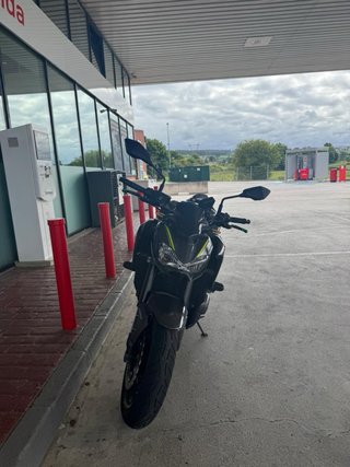 Kawasaki Z900 Negra y Verde
