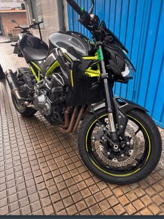 Kawasaki Z900 Negra y Verde