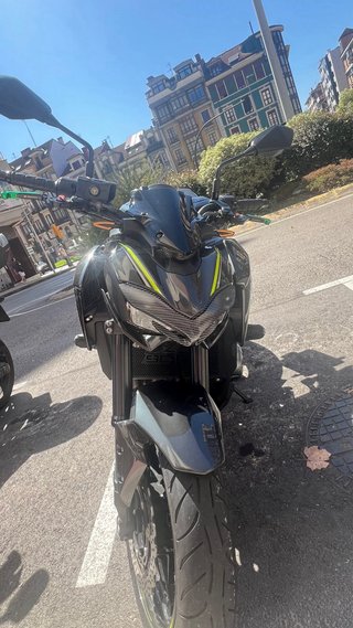 Kawasaki Z900 Negra y Verde