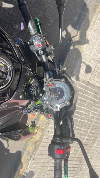 Kawasaki Z900 Negra y Verde