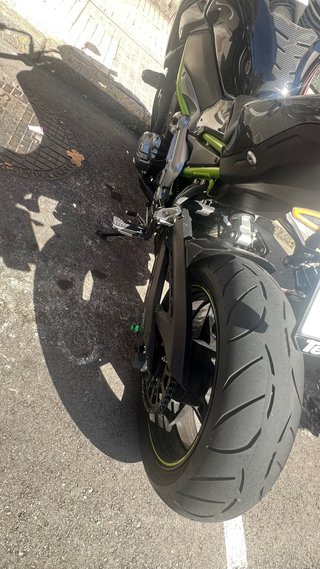 Kawasaki Z900 Negra y Verde