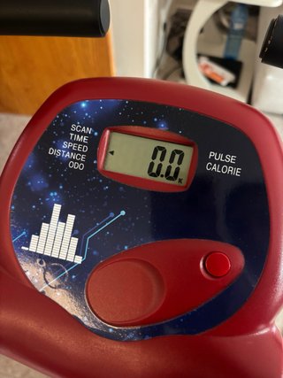 Bici estática plegable con respaldo y pantalla LCD