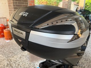 Kymco AK550 Maxi Scooter Gris
