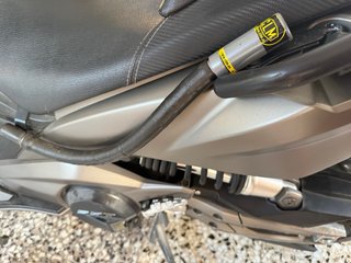 Kymco AK550 Maxi Scooter Gris