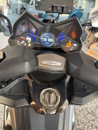 Kymco AK550 Maxi Scooter Gris