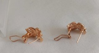 Pendientes pétalos ,      Cierre Omega