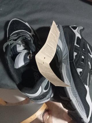 Zapatillas Asics Negras y Grises