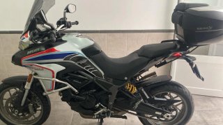 Ducati Enduro Negra y Plateada