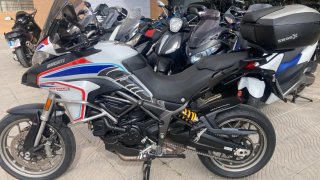 Ducati Enduro Negra y Plateada