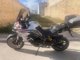 Ducati Enduro Negra y Plateada