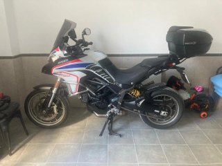 Ducati Enduro Negra y Plateada