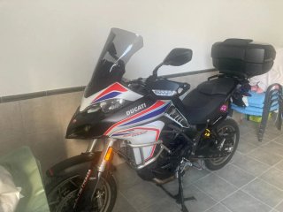 Ducati Enduro Negra y Plateada