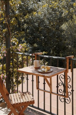 Mesa colgante y plegable de acacia