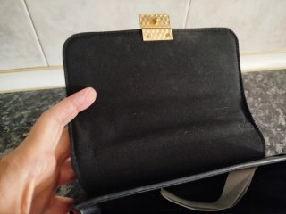 Bolso Negro Mano y Bandolera Dorado