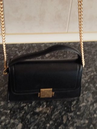 Bolso Negro Mano y Bandolera Dorado