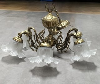 Lámpara de bronce 6 tulipas cristal. No hago envío