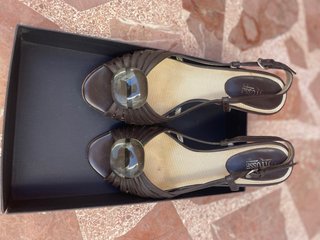 Sandalias Lotusse Marrones con Adorno
