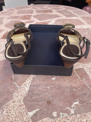 Sandalias Lotusse Marrones con Adorno
