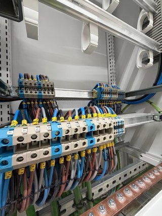 ¡ELECTRICISTA PROFESIONAL!  ¿Tienes una avería