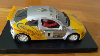 Coche Scalextric Ninco Megane y chasis de regalo