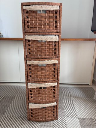 Estantería mimbre con cestas