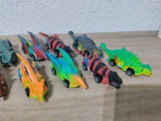 Lote 10 coches dinosaurio