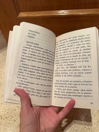 Bajo los focos
