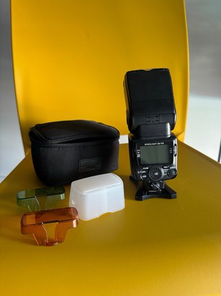 Flash Nikon SB-700 con custodia